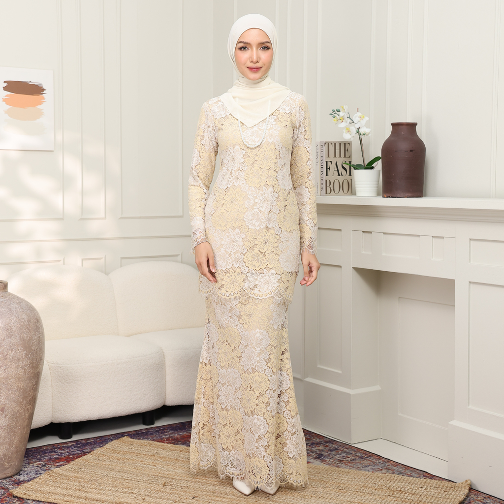 AIRIS - CREAM KHAKIS