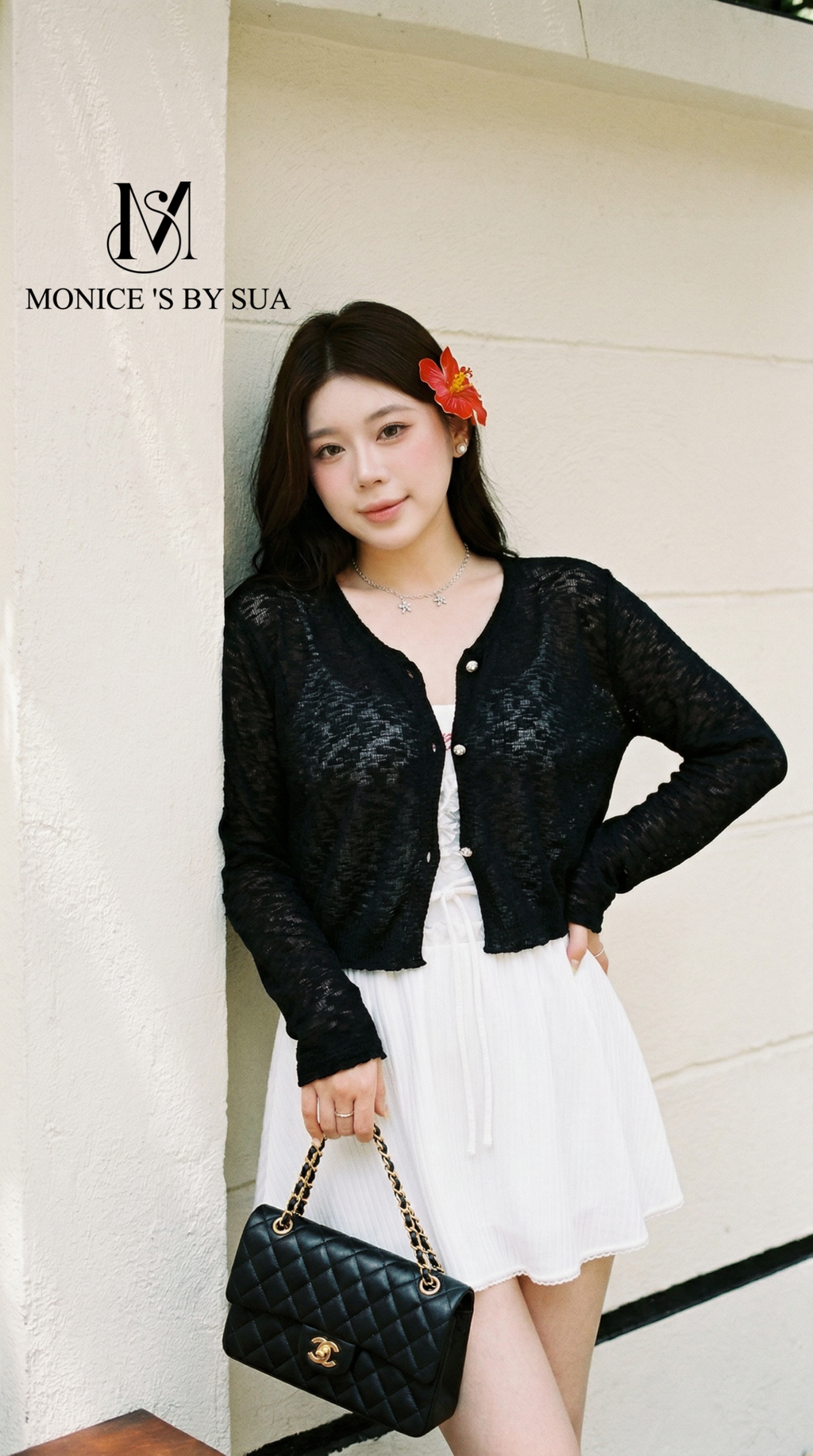 分镜2-中景半身侧靠