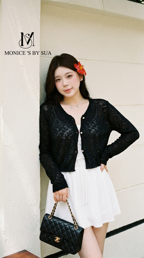 分镜2-中景半身侧靠