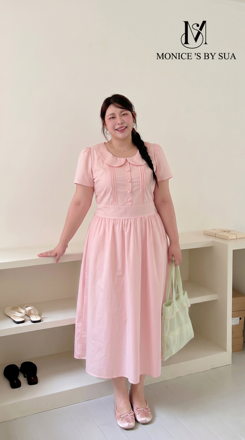 模特穿连衣裙换鞋