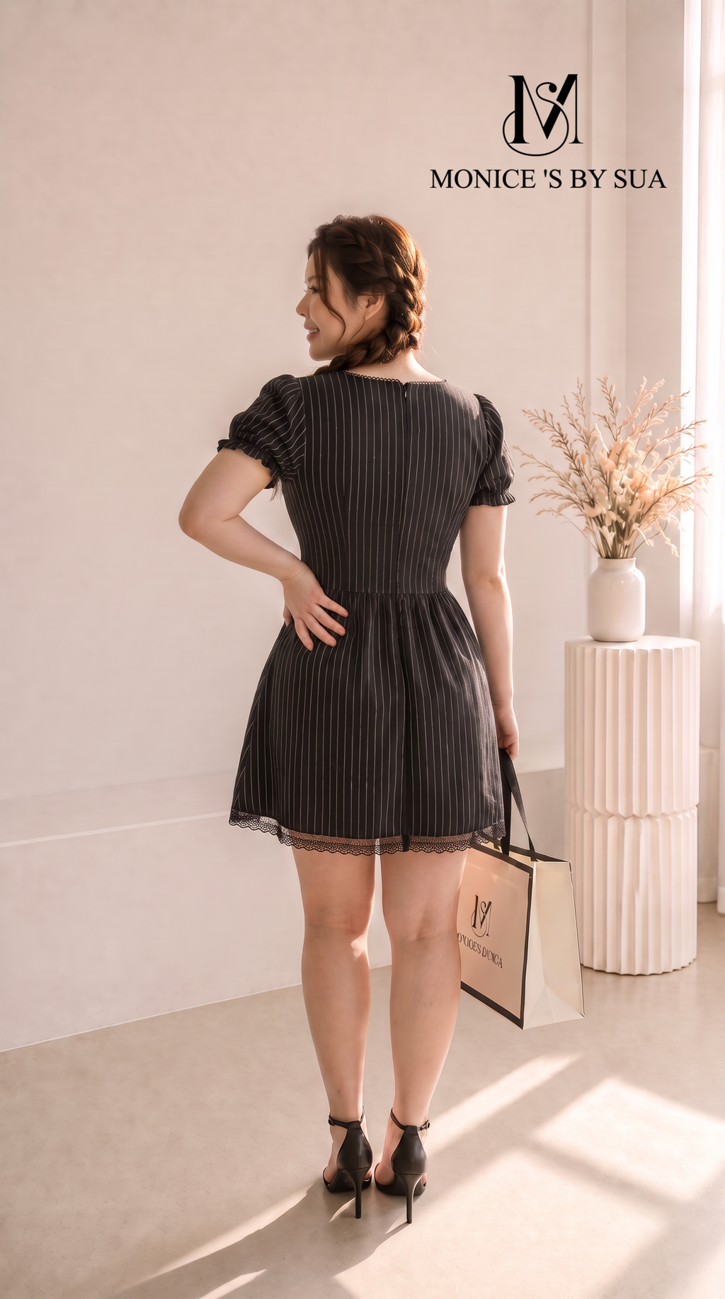 女模特全身背面摄影_细腰版