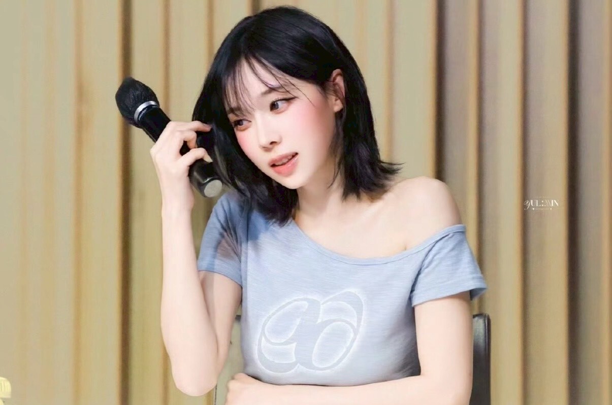 2BF6FBC9-446F-4300-AAE9-3274B6947E4D