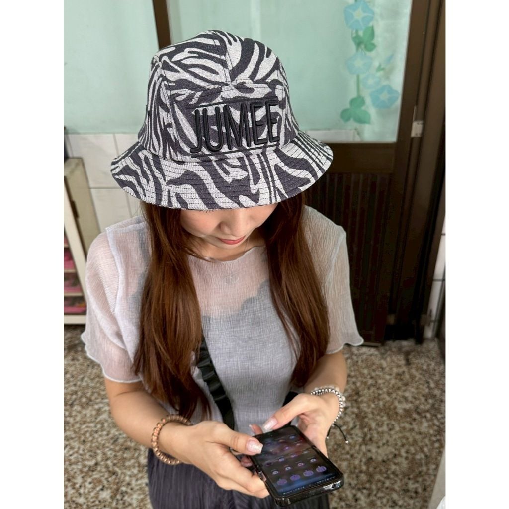 tw-11134207-7ra0g-mbc1lw11iznd8e