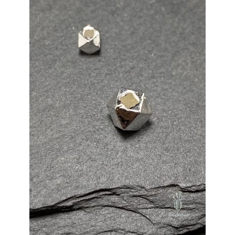 tw-11134211-7rasi-m2v2pnbv136z5a