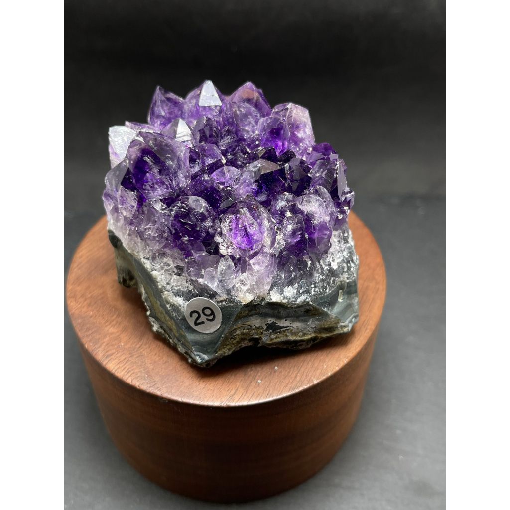 tw-11134207-7qukx-livp7yayk59wa7