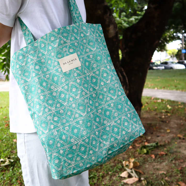 kish-tote-bag-lifestyle-close-up.jpg