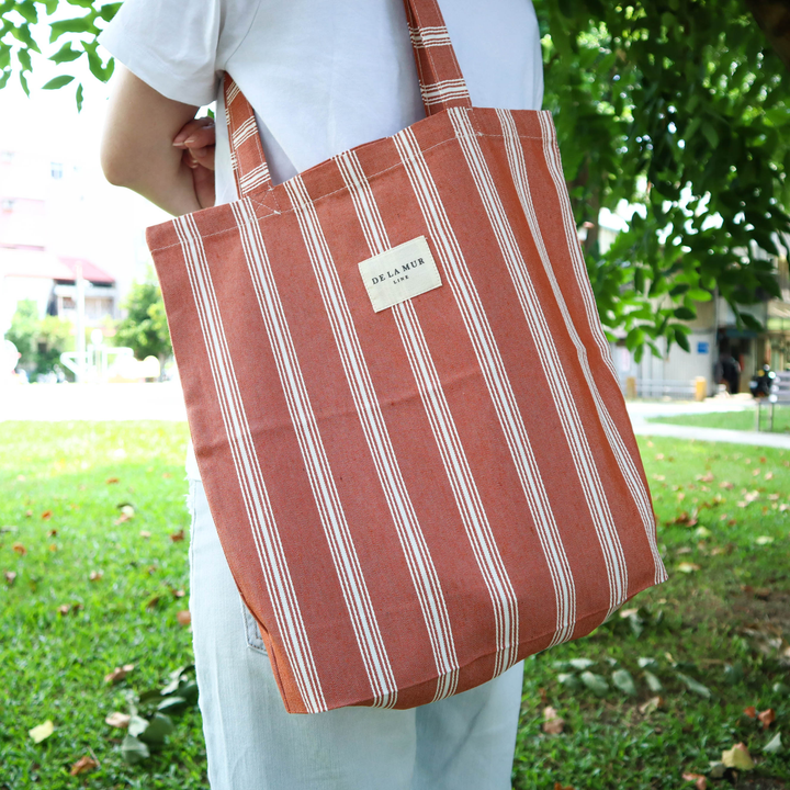 mineo-striped-lifestyle-close-up.jpg