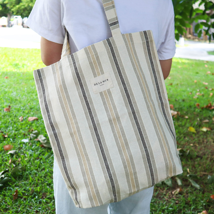 cuma-tote-bag-natural-lifestyle-close-up.jpg
