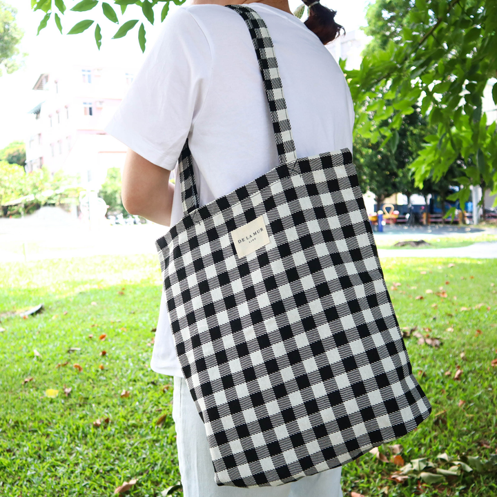 vito-checkered-tote-bag-capacity-storage.jpg