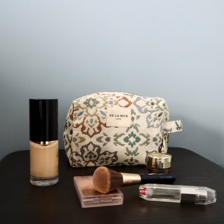 linen-makeup-bag-mari-garden-what-is-in-my-bag.jpg