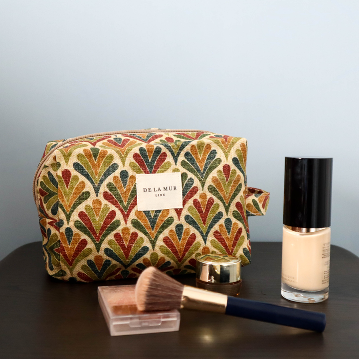 linen-makeup-bag-mira-autumn-vibes-what-is-in-my-bag.jpg