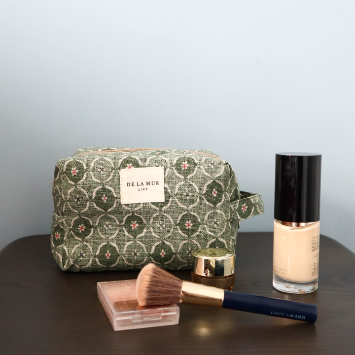 linen-makeup-bag-ariel-greenfield-what-is-in-my-bag.jpg