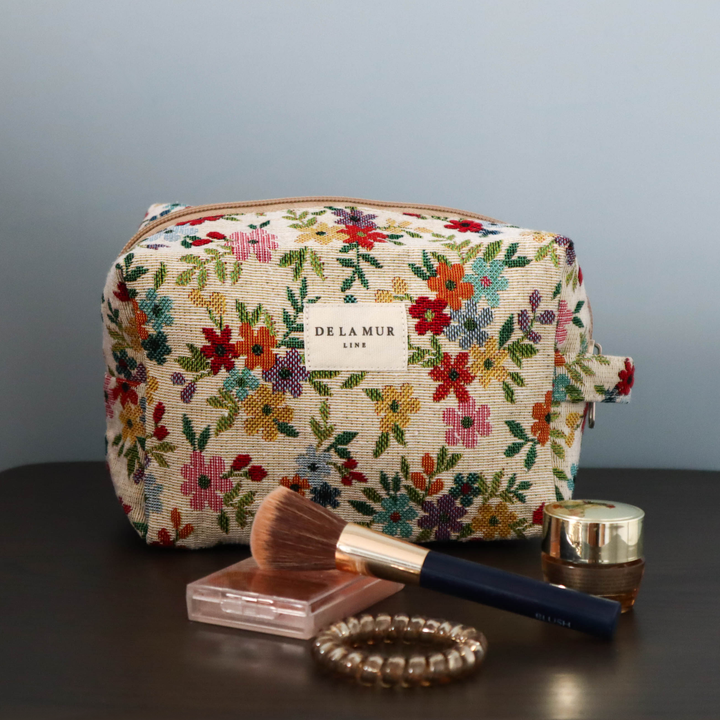 linen-makeup-bag-what-is-in-my-bag.jpg