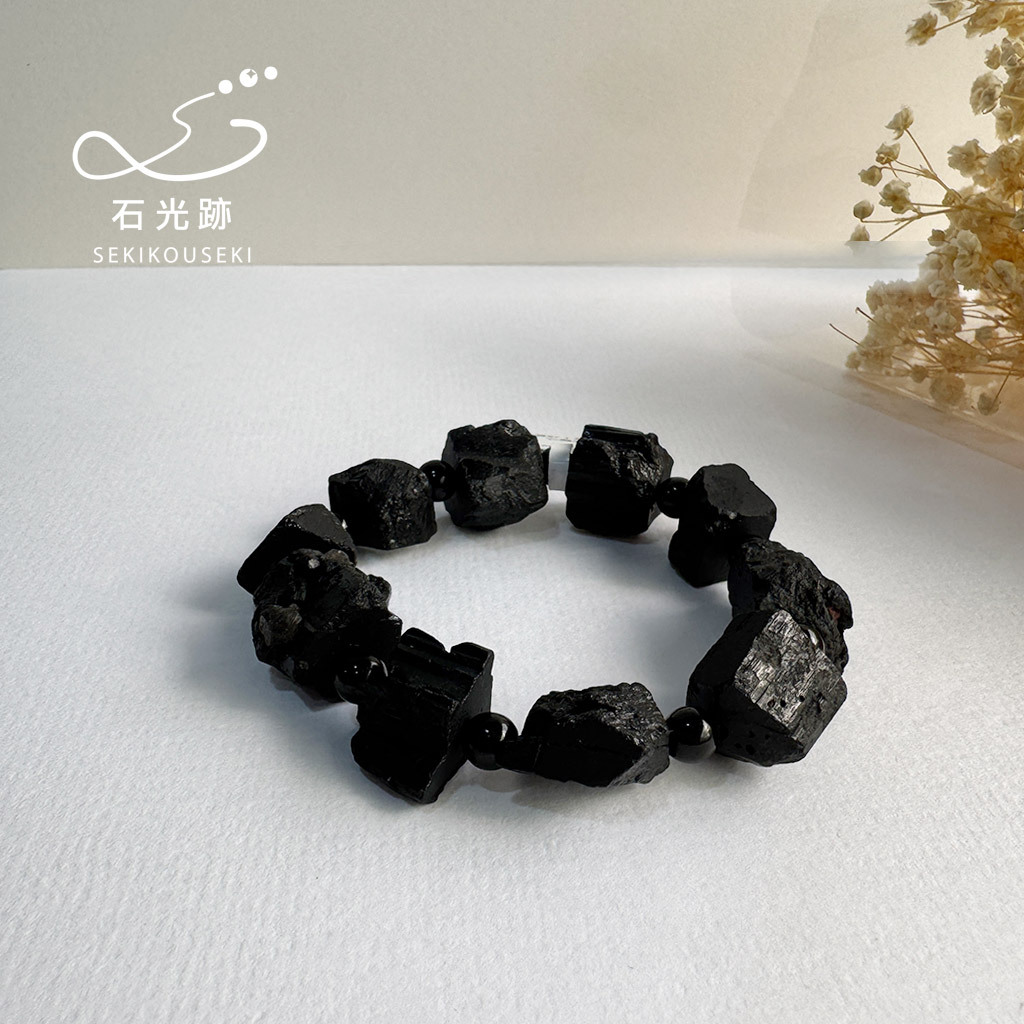 黑碧璽原礦