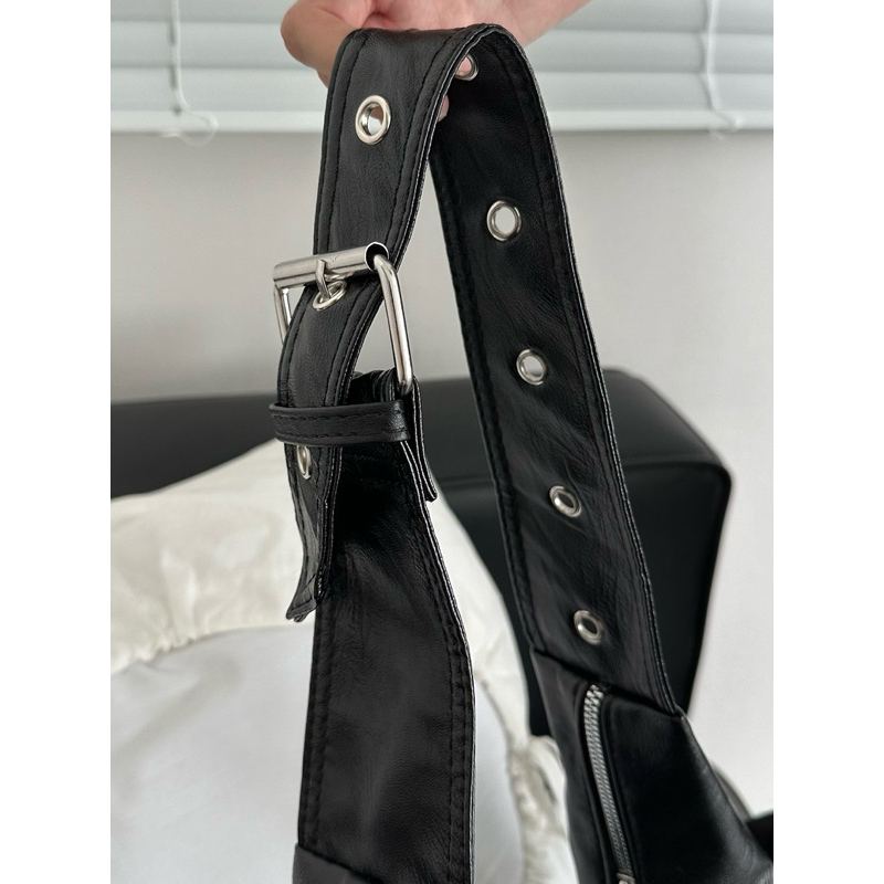 tw-11134207-7rbk4-m95srica1m9273