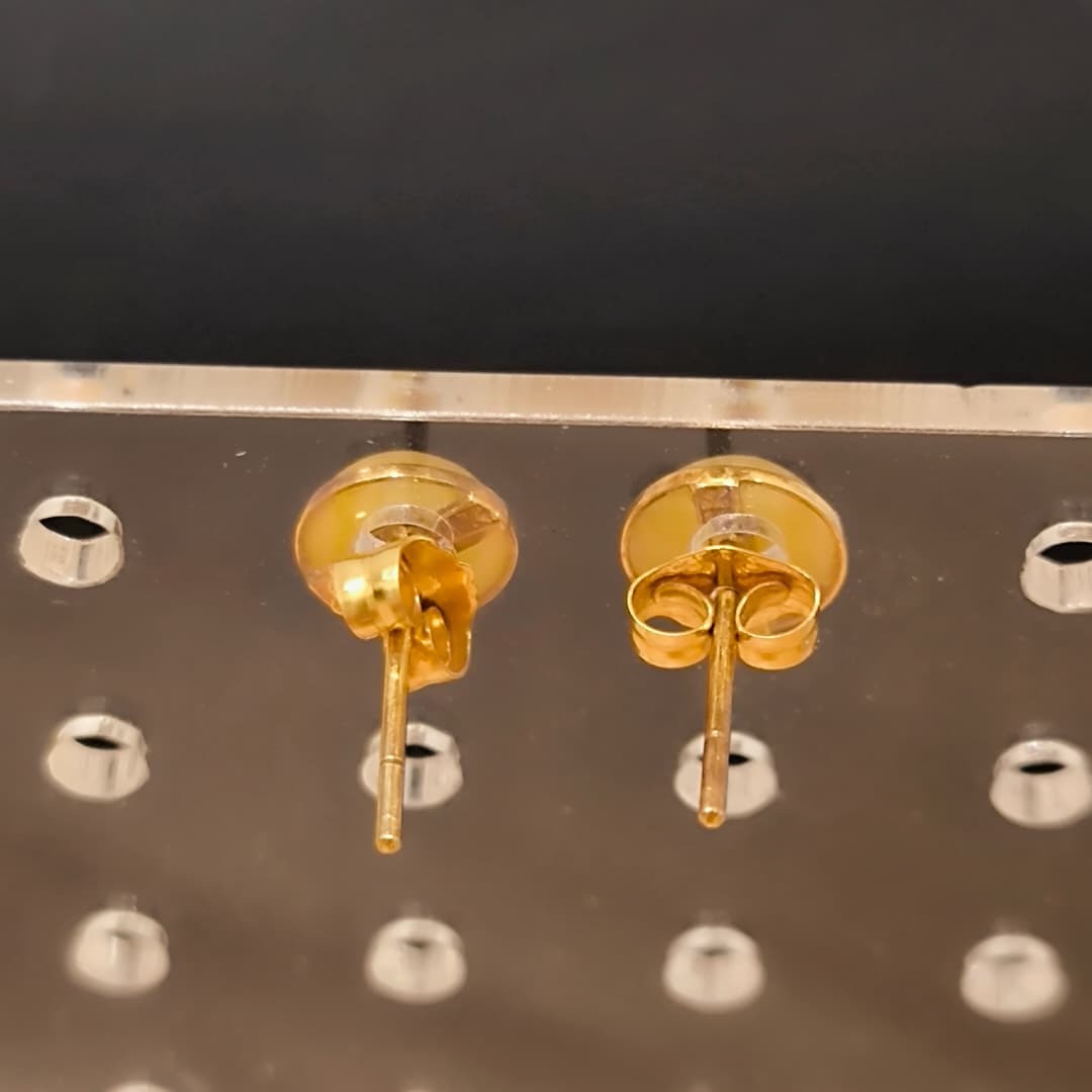 18k-gold-yellow-jade-cabochon-stud-earrings (5)