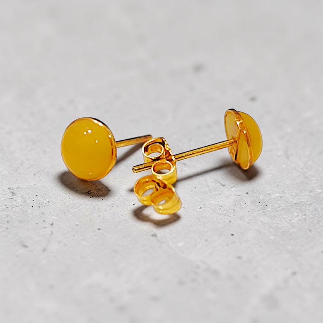 18k-gold-yellow-jade-cabochon-stud-earrings (1)