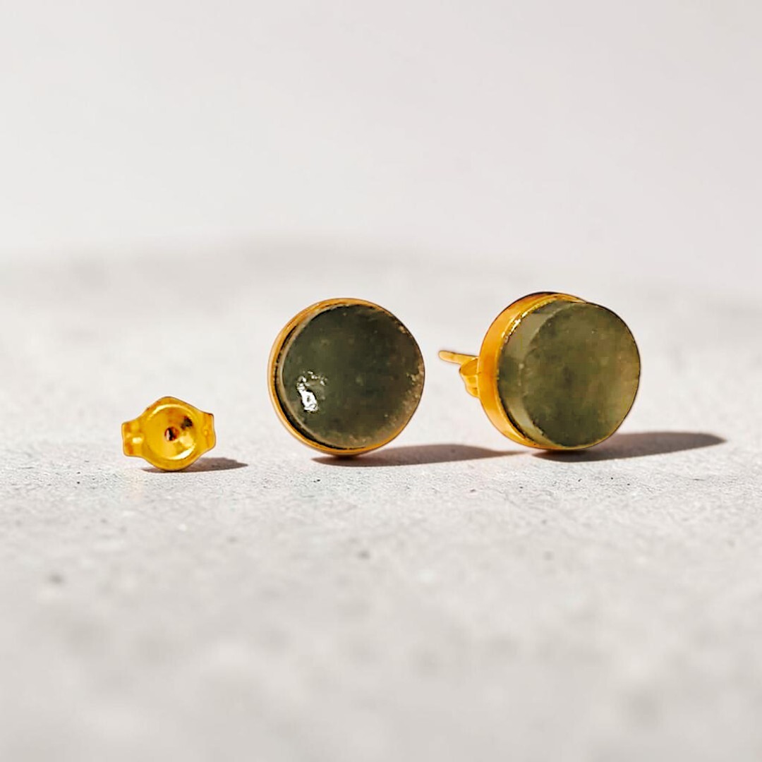 gold-moss-green-jade-disc-stud-earrings (2)