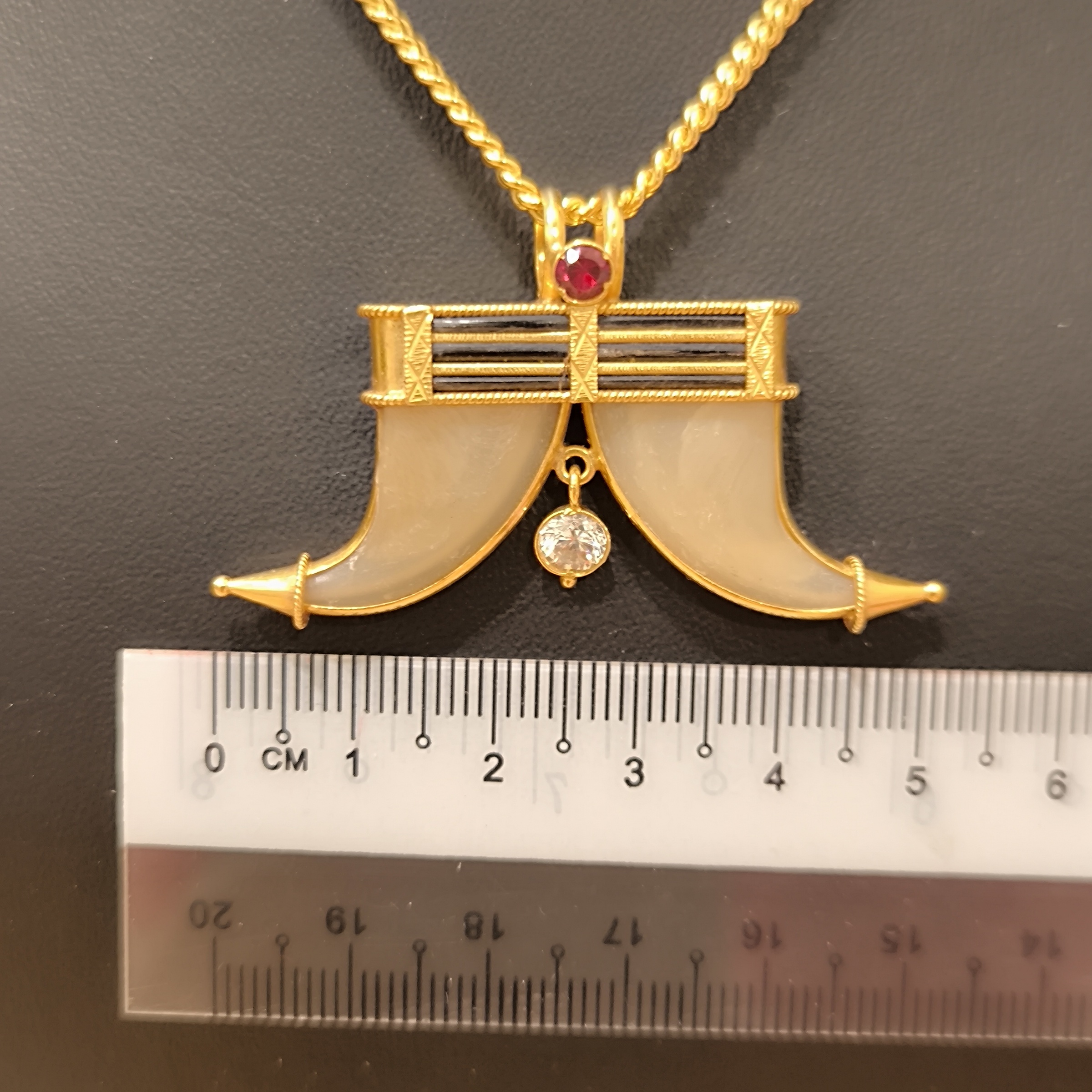 916 (22K) Yellow Gold Tiger Claw Pendant  Traditional Puligoru Ruby & Zircon (4)