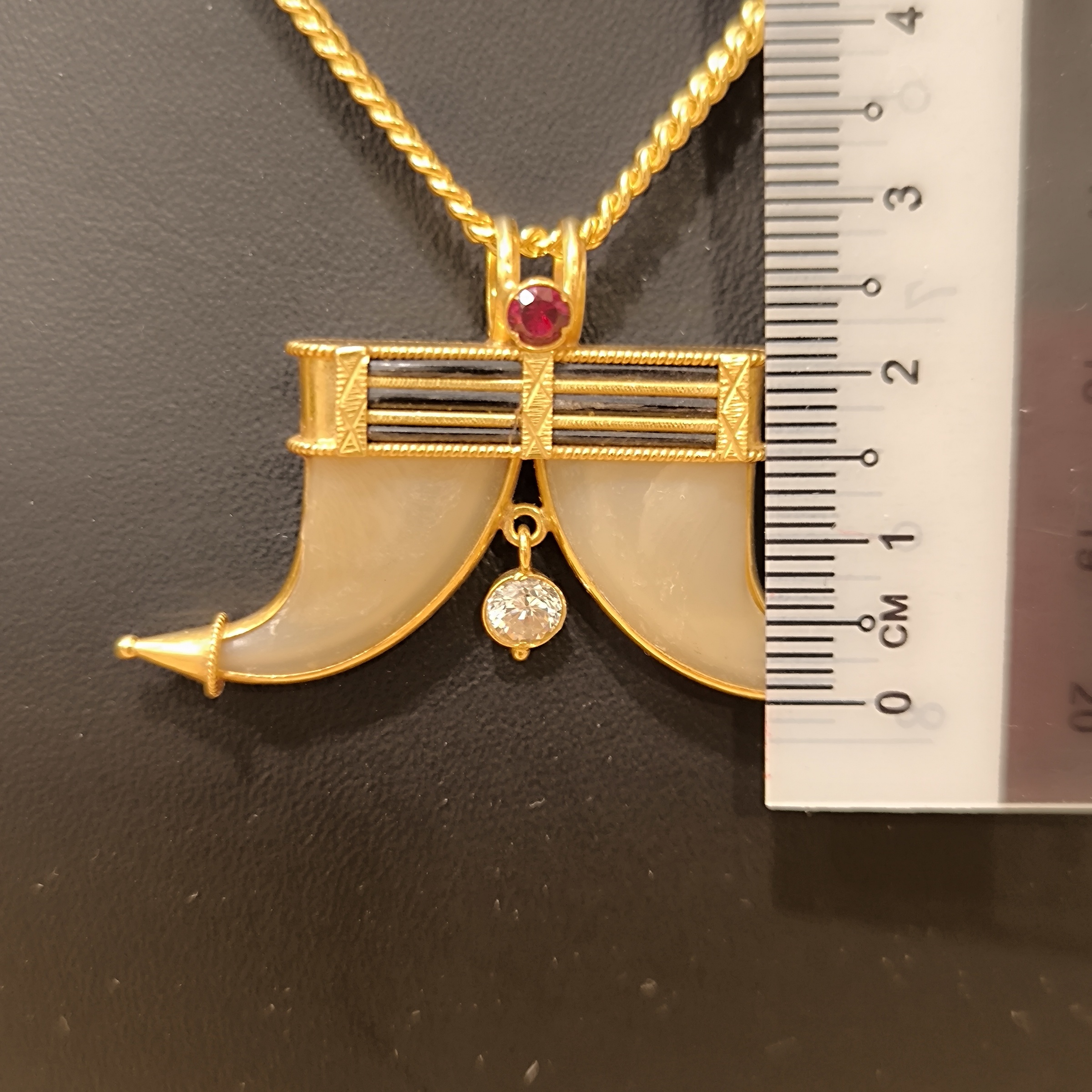 916 (22K) Yellow Gold Tiger Claw Pendant  Traditional Puligoru Ruby & Zircon (5)