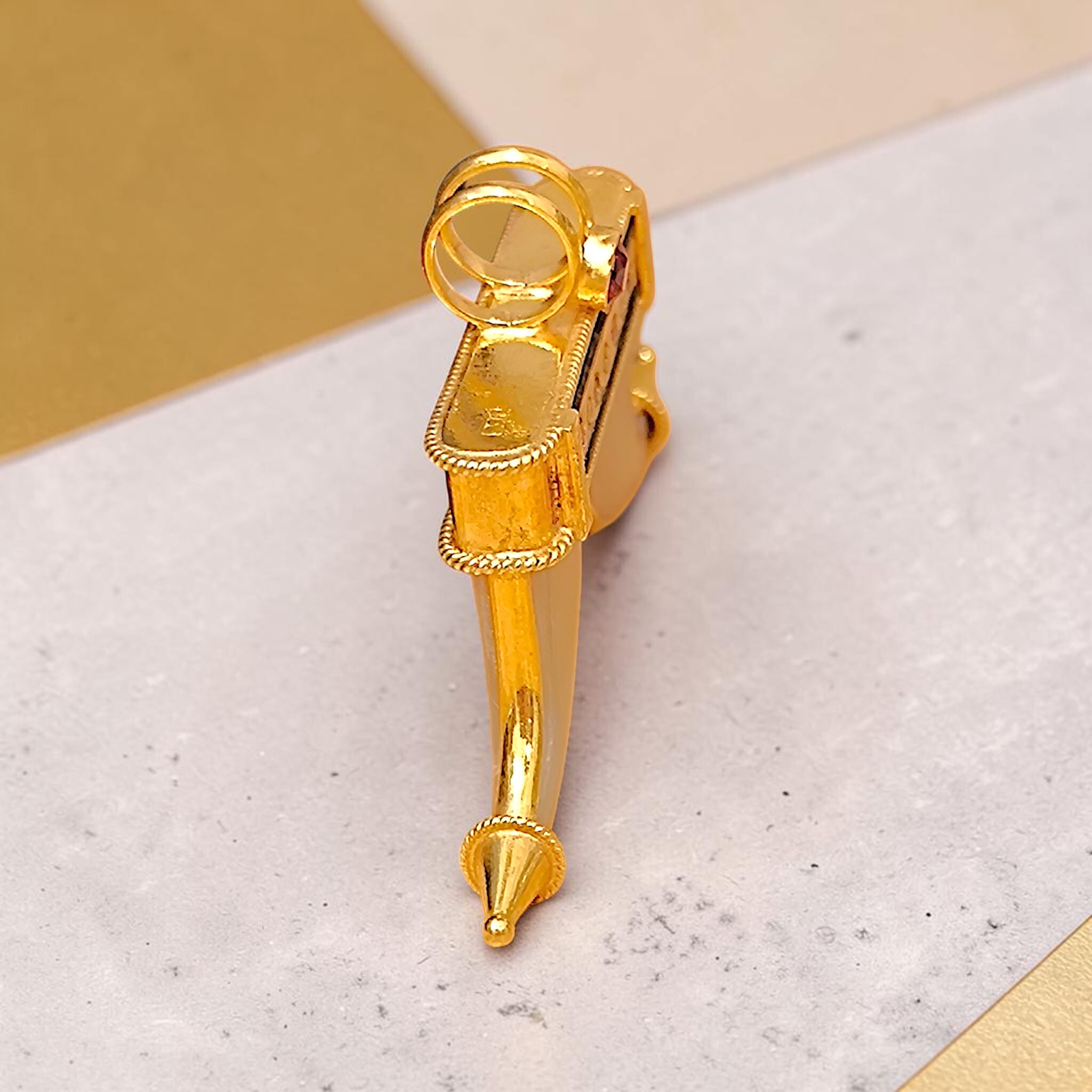 9.11g Yellow Gold Tiger Claw Pendant  Traditional Puligoru Ruby & Zircon (2)