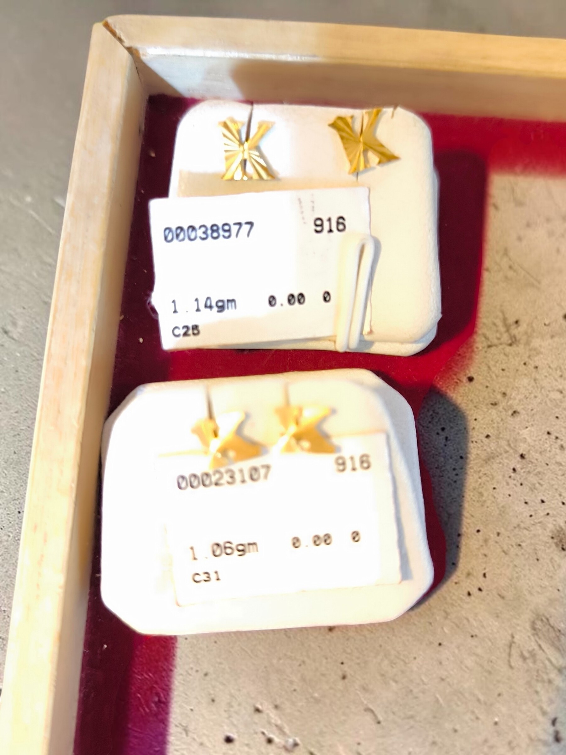 The Personal Touch_ 916 (22K) Yellow Gold Diamond-Cut Sunburst Initial 'K' Alphabet Stud Earrings (1)