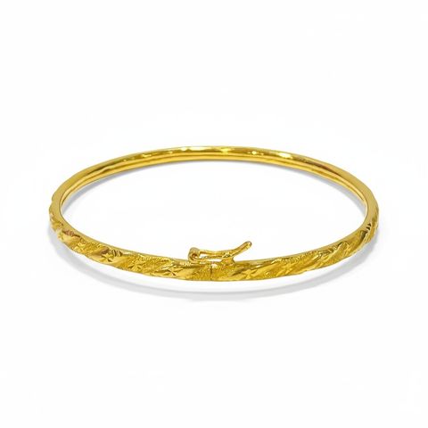 flat-lay-bc2c8473-53c8-4ba2-968f-75c843f41c6e