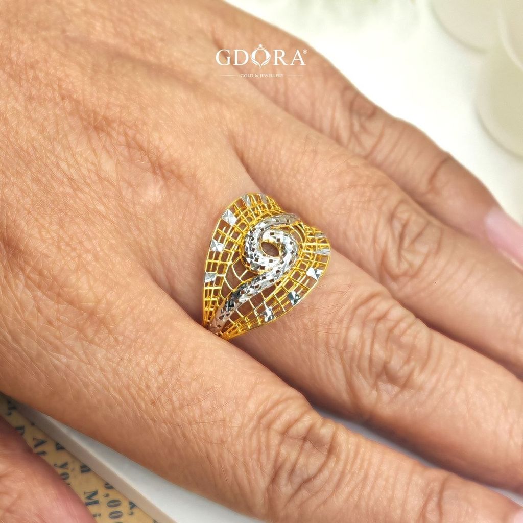 photo_6246968531639536948_y