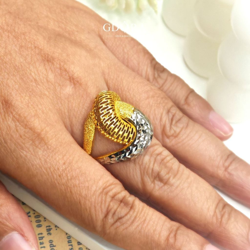 photo_6246968531639536954_y