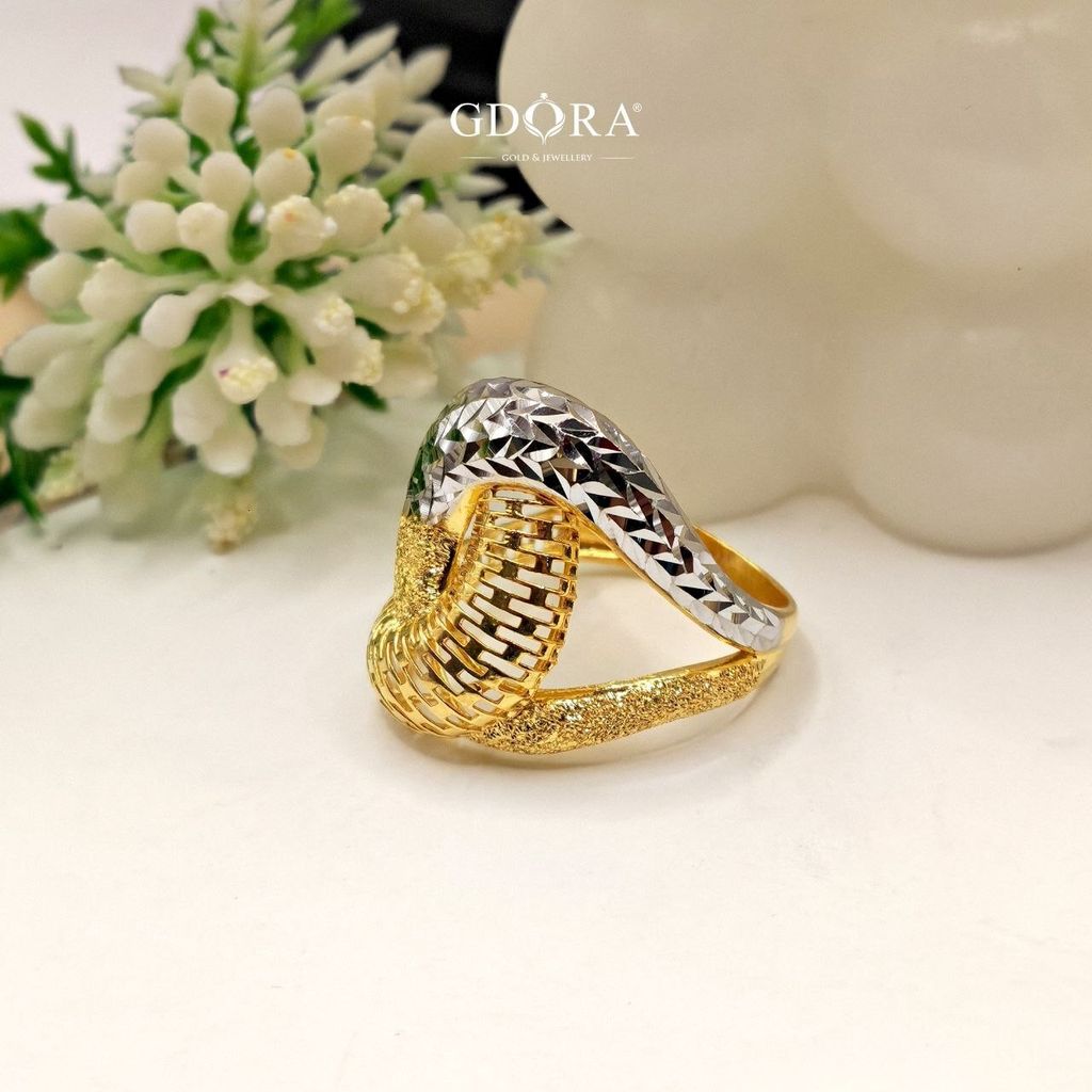 photo_6246968531639536952_y