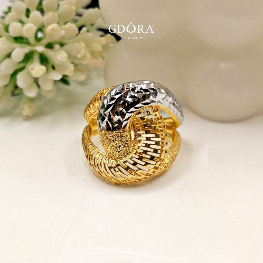 photo_6246968531639536951_y