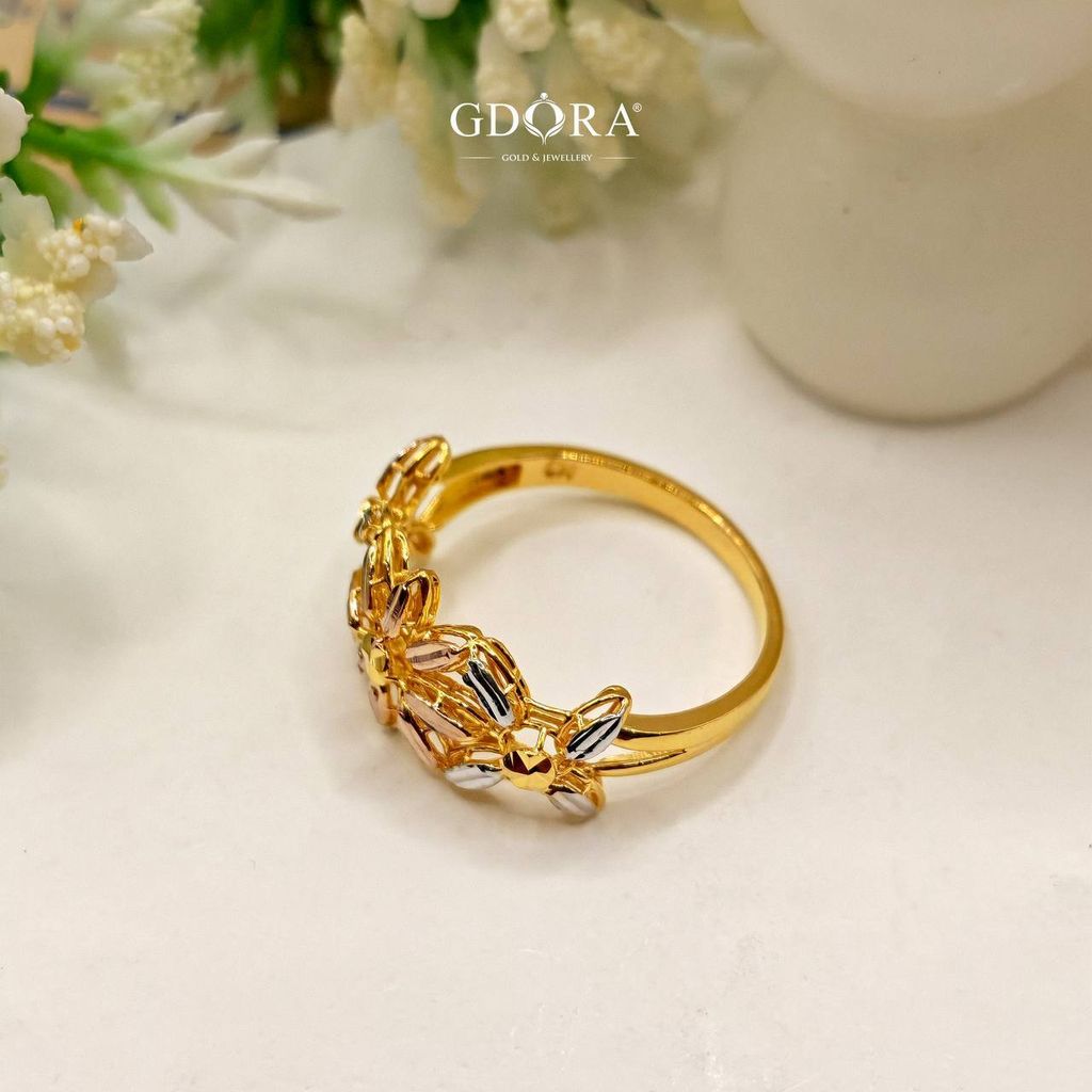 photo_6253401933087444748_y