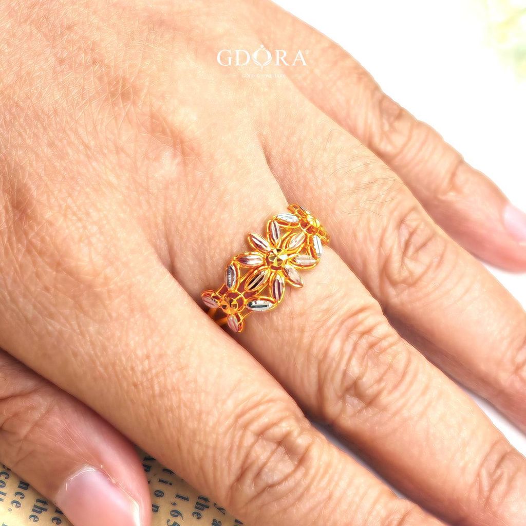 photo_6253401933087444749_y