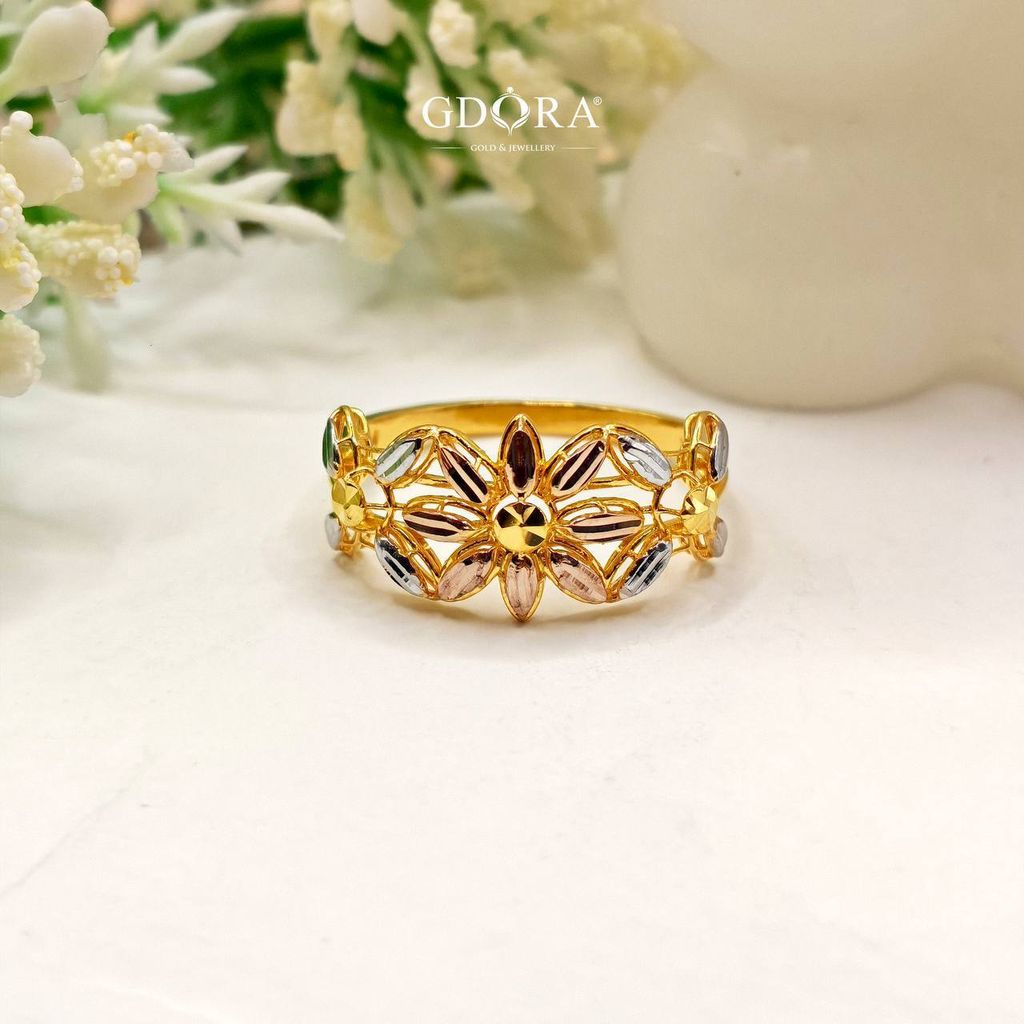 photo_6253401933087444746_y