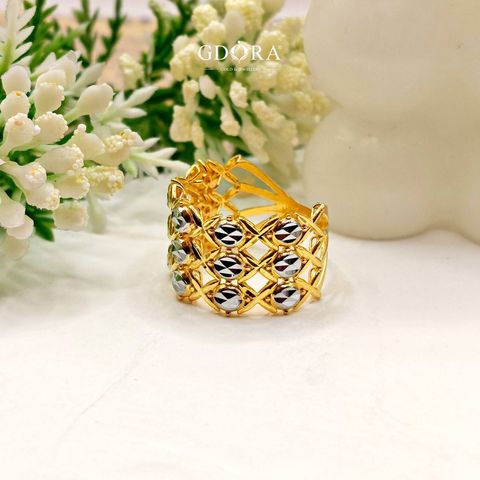 photo_6253401933087444758_y