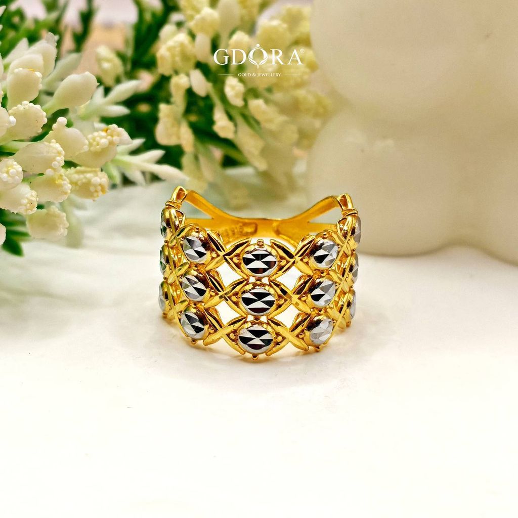 photo_6253401933087444757_y