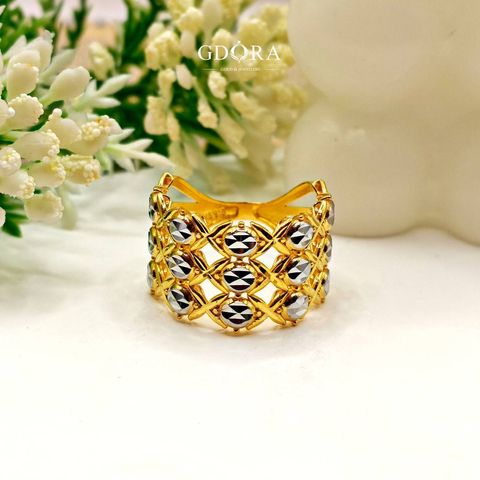 photo_6253401933087444757_y