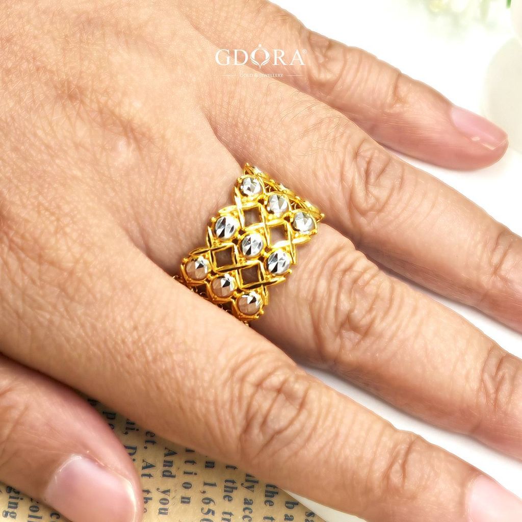 photo_6253401933087444760_y