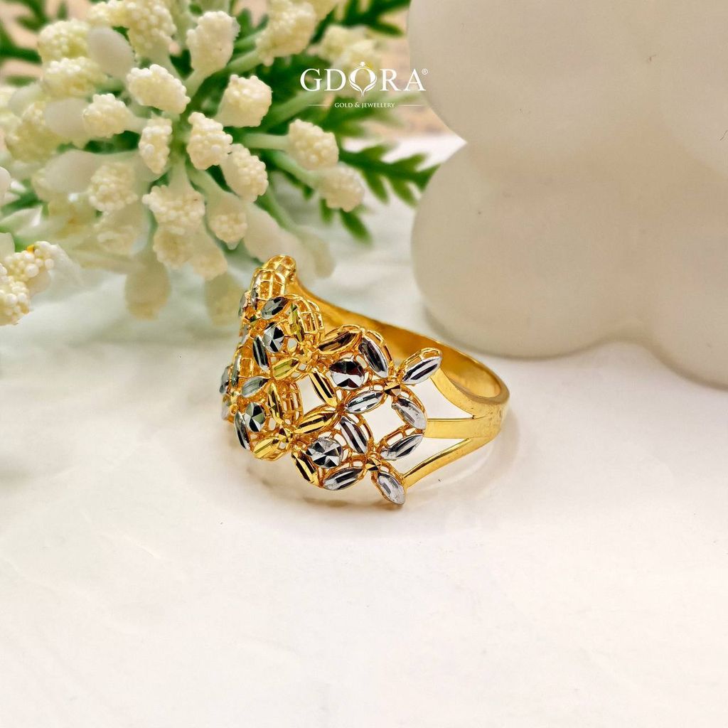 photo_6253401933087444763_y