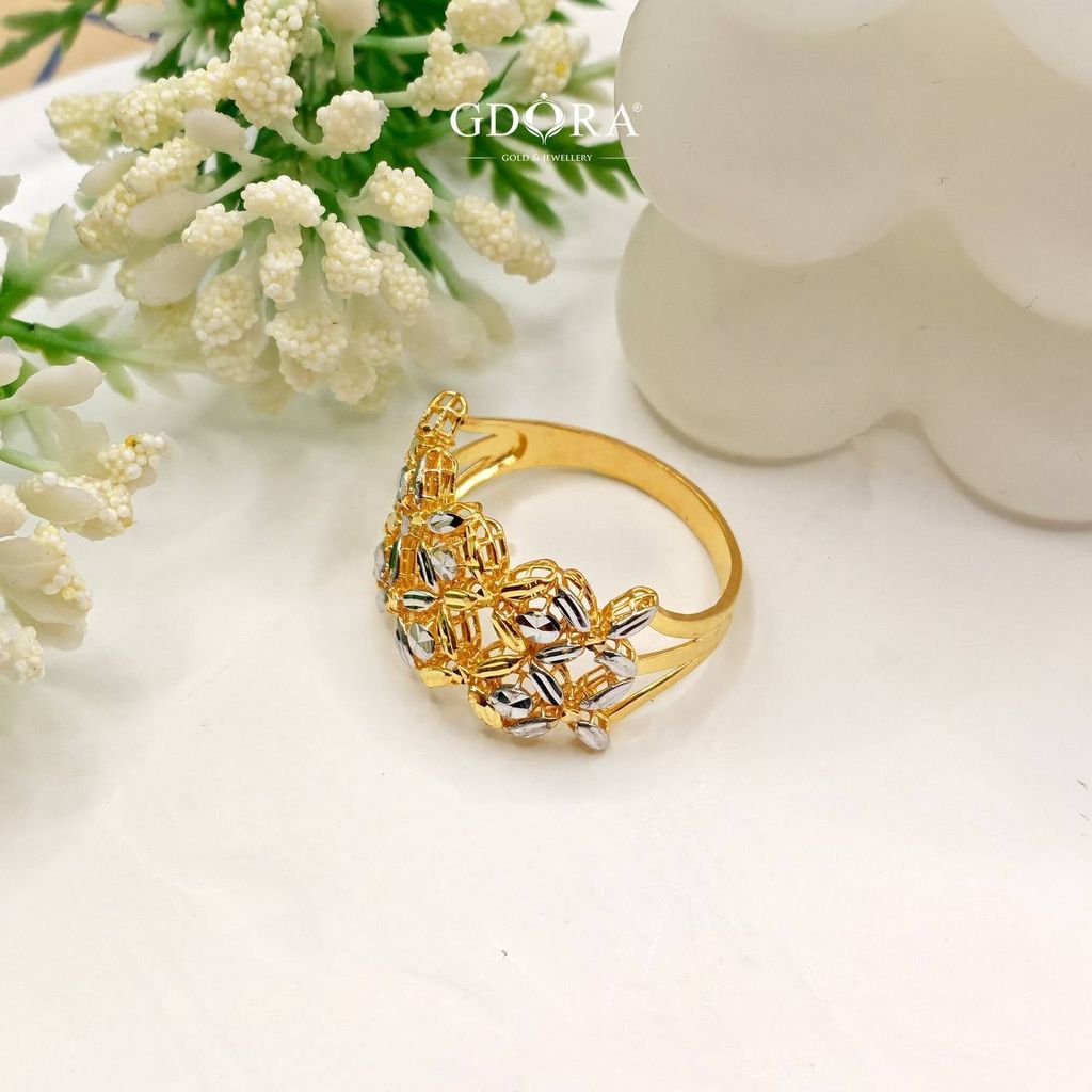 photo_6253401933087444764_y