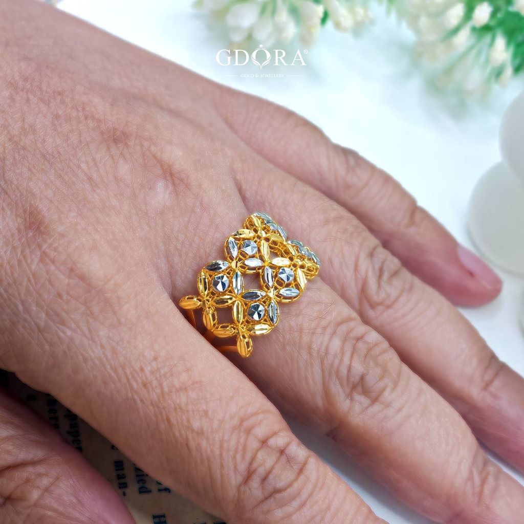 photo_6253401933087444765_y