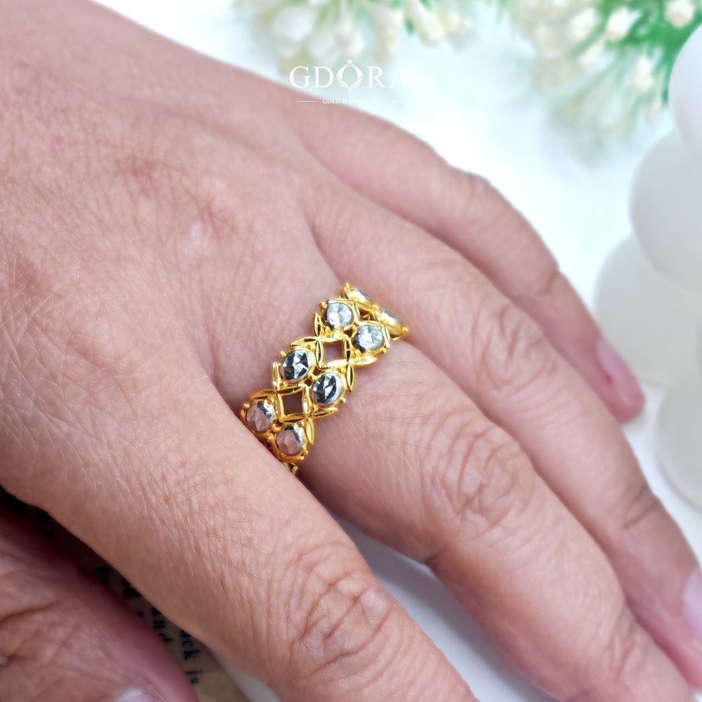 photo_6253401933087444876_y