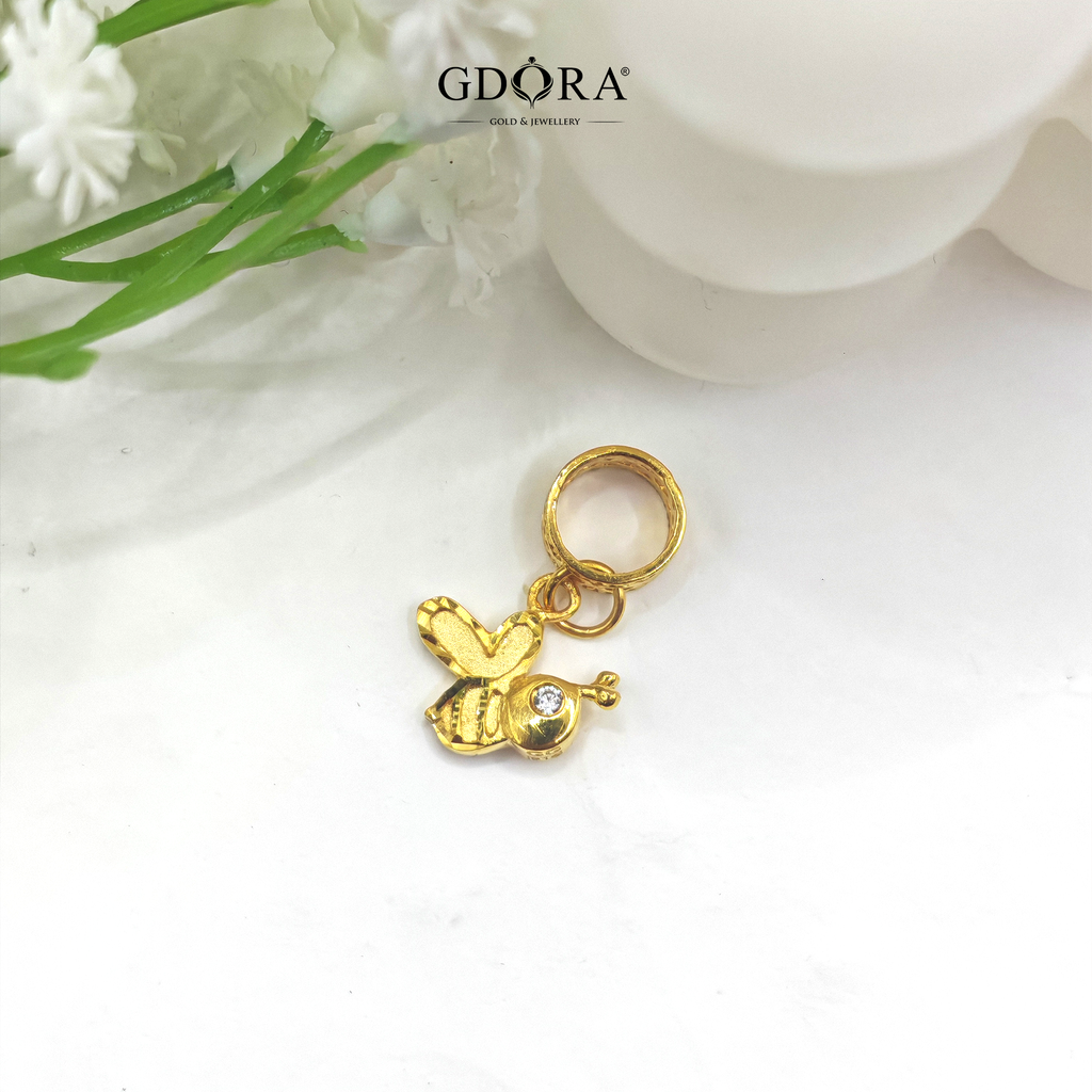charm bee dangle 1