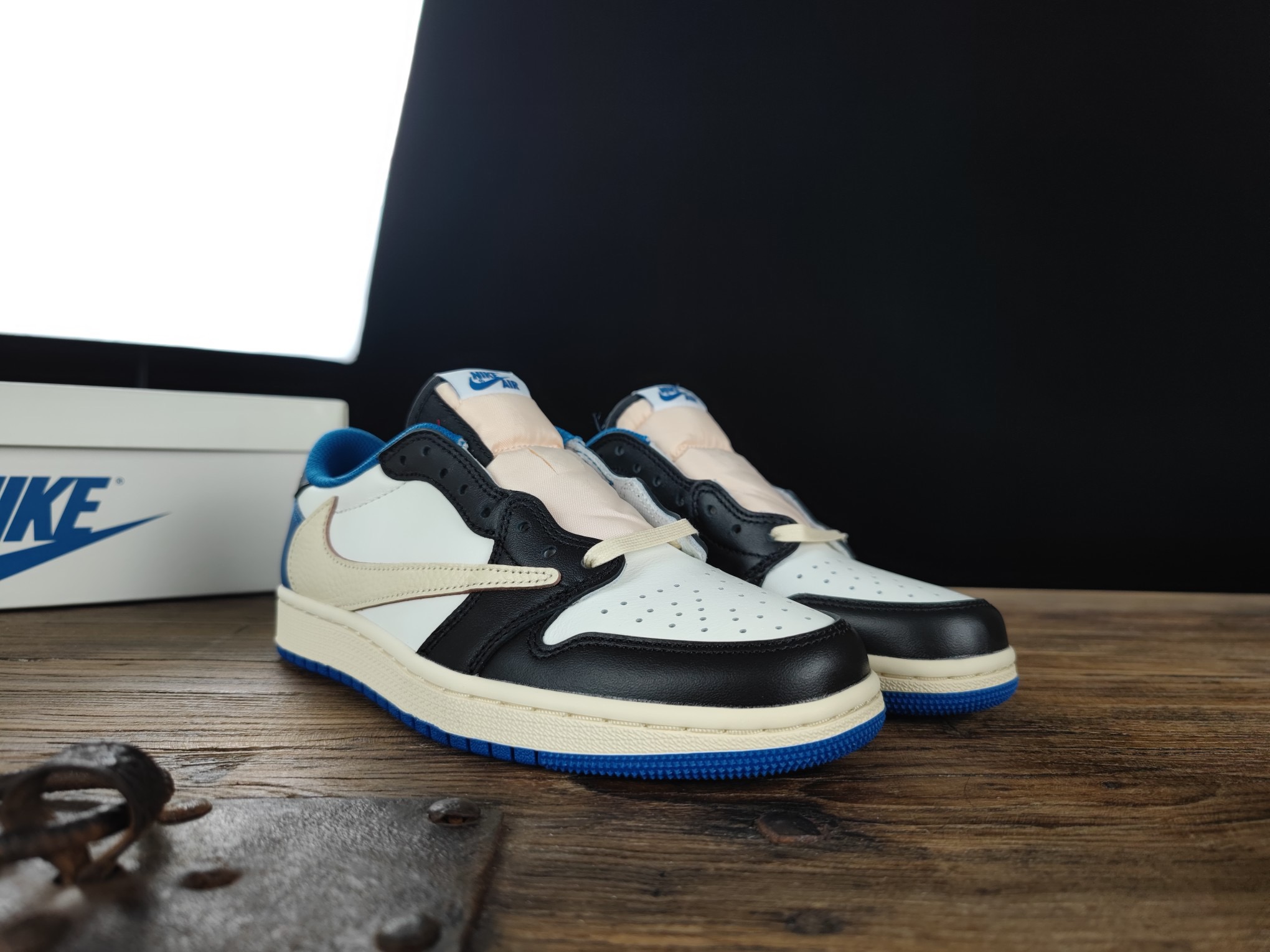 air-jordan-1-low-fragment-toe-box-leather-quality.jpg