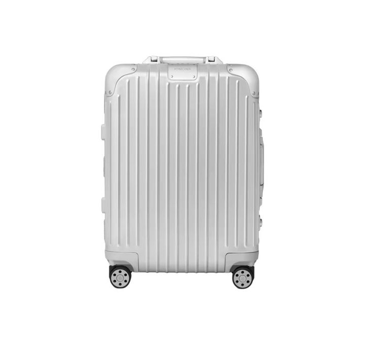 Shop RIMOWA Original Cabin 35L in Silver anodised aluminum with Multiwheel System, TSA-approved locks, Flex Divider and stage-free telescopic handle.