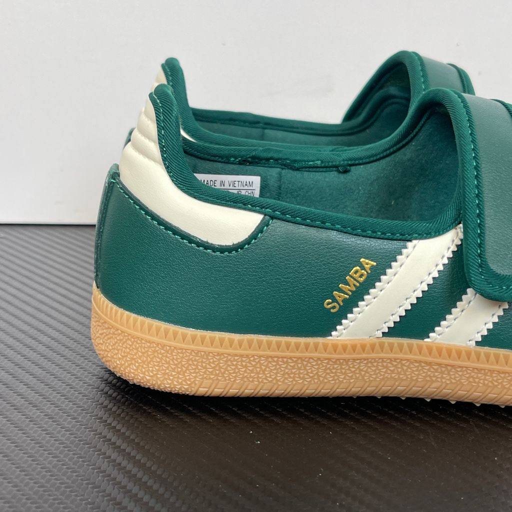 Side profile of the adidas Samba Jane Green White Gum Women's sneaker JR7340, featuring a rich green upper, crisp white serrated 3-Stripes, an adjustable midfoot strap, and a classic gum rubber outsole. Available in Singapore and Malaysia..jpg