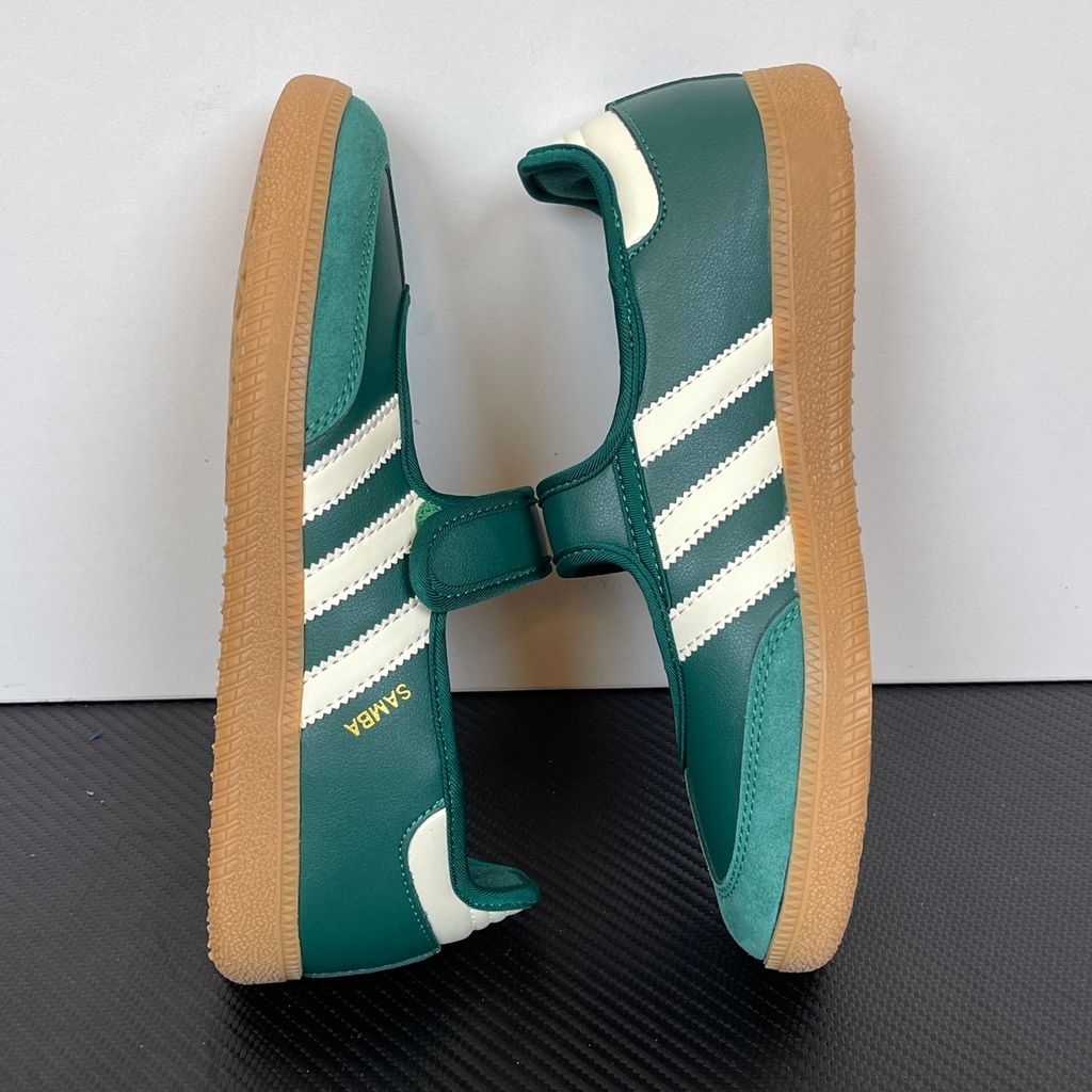Side profile of the adidas Samba Jane Green White Gum Women's sneaker JR7340, featuring a rich green upper, crisp white serrated 3-Stripes, an adjustable midfoot strap, and a classic gum rubber outsole. Available in Singapore and Malaysia..jpg