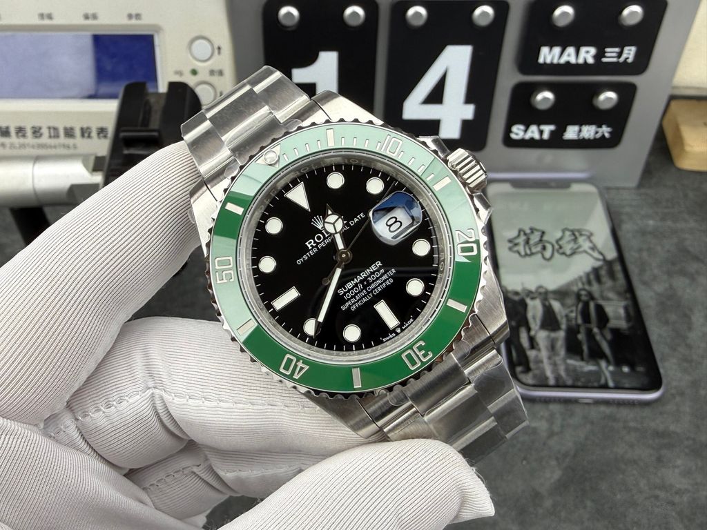 : Discover the highly coveted Rolex Submariner Date (M126610LV-0002), affectionately known as the "Starbucks." Featuring a green Cerachrom bezel, black dial, Calibre 3235, and Oyster bracelet. Fast shipping across SG & MY..jpg