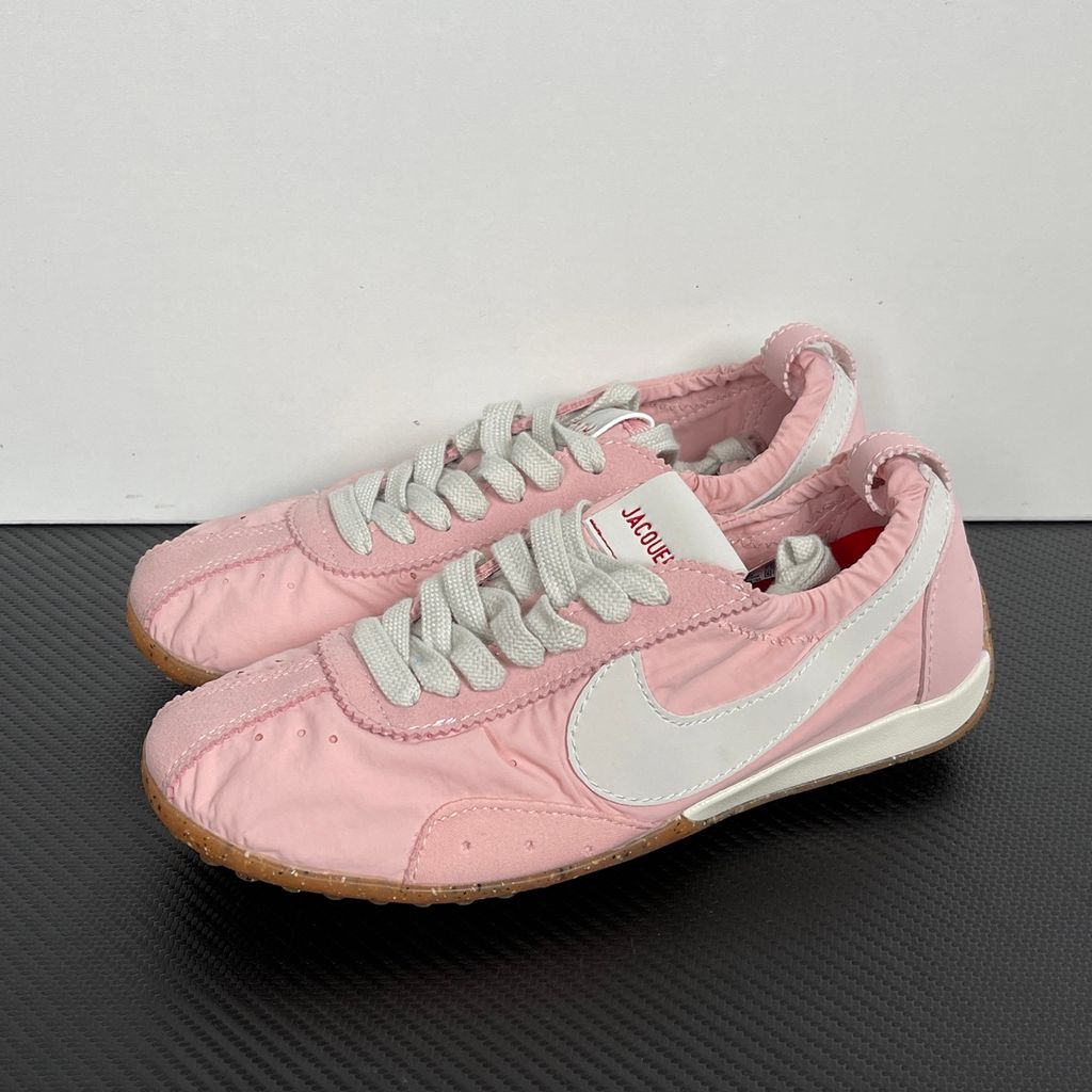 nike-x-jacquemus-luxury-branding-heel-counter-and-waffle-outsole.jpg