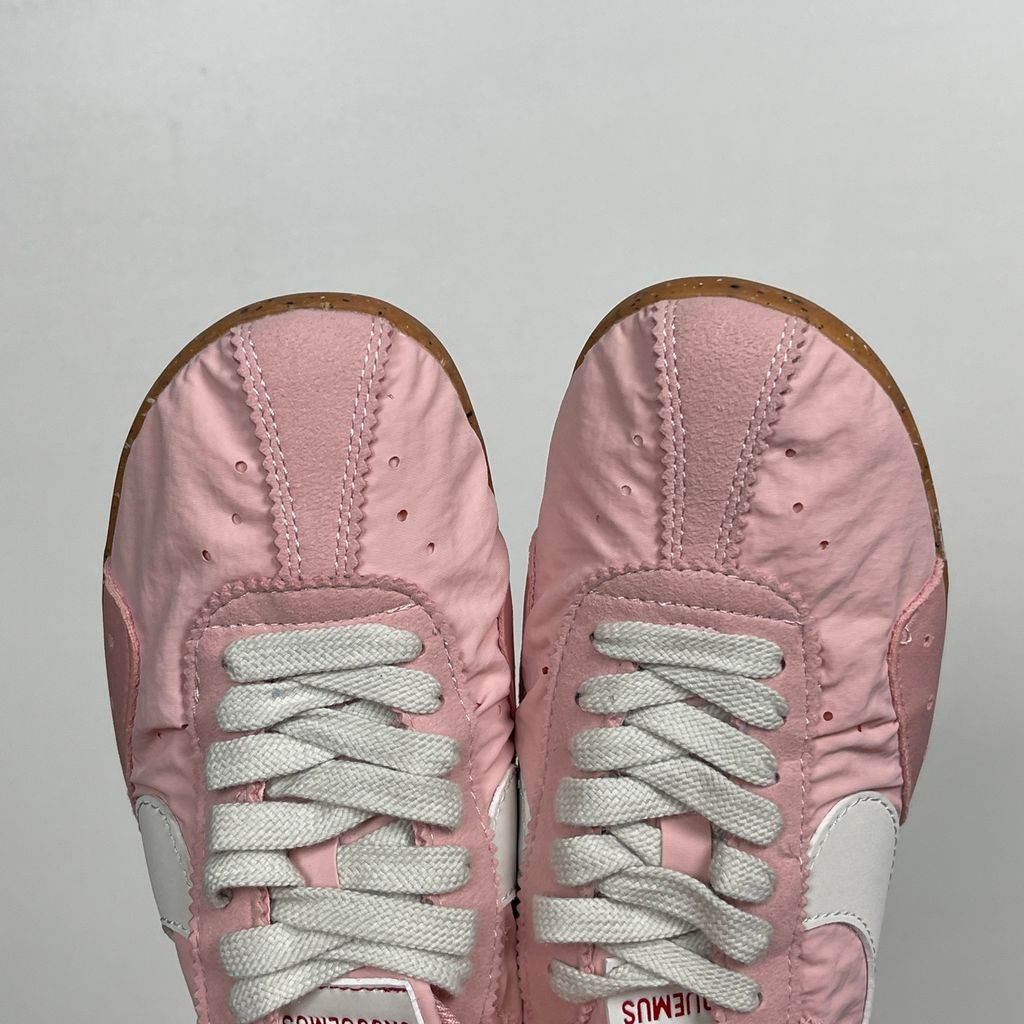 nike-jacquemus-moon-shoe-sp-aluminum-pink-premium-suede-ruched-nylon-upper-details.jpg